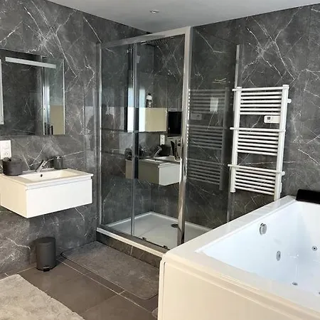 : Magnifique Avec Jacuzzi