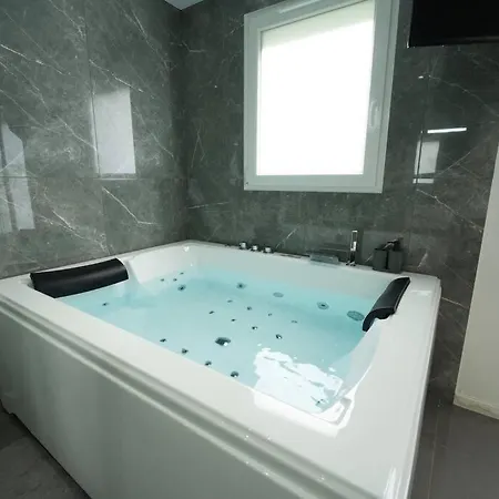 : Magnifique Avec Jacuzzi Appartamento Savigny-le-Temple